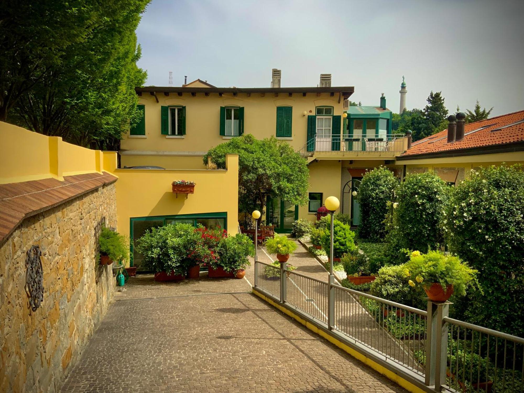 Le Residenze Dei Serravallo Trieste Exterior photo